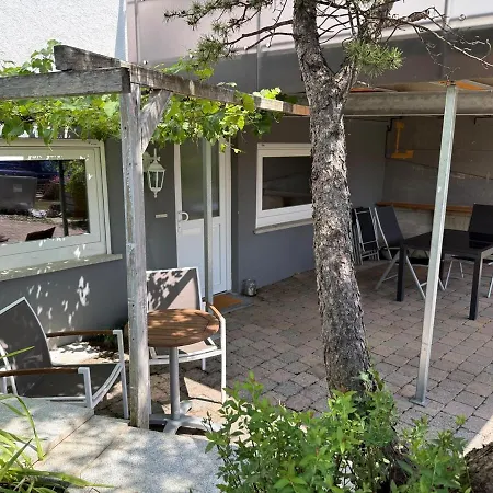 Suesse Einliegerwohnung Mit Garten Apartment